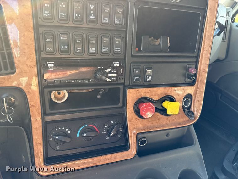 image for item DZ4455 2016 International ProStar Plus semi truck