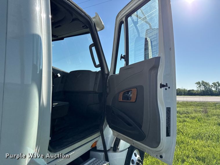 image for item DZ4455 2016 International ProStar Plus semi truck