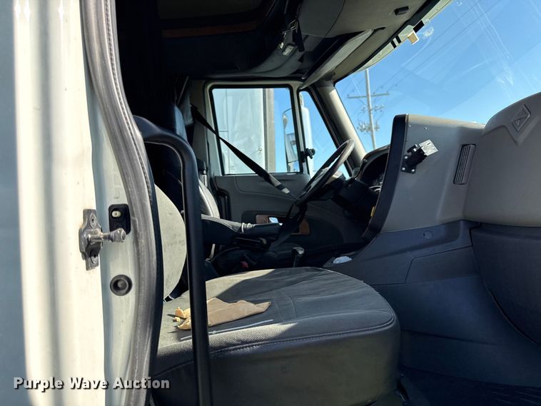 image for item DZ4455 2016 International ProStar Plus semi truck