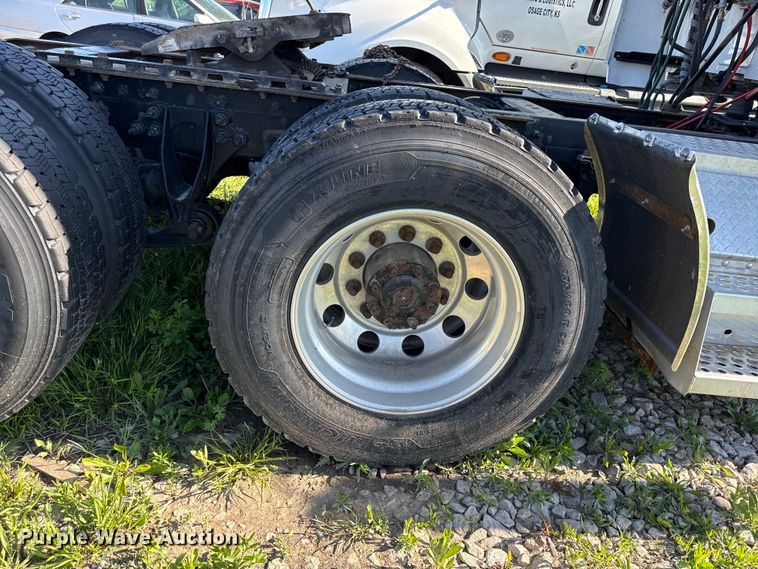 image for item DZ4455 2016 International ProStar Plus semi truck