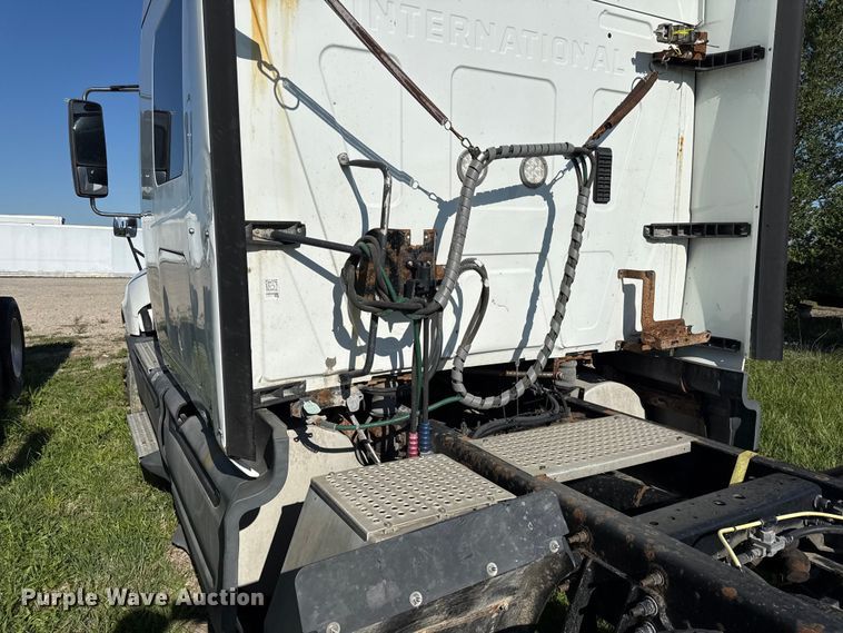 image for item DZ4456 2016 International ProStar Plus semi truck