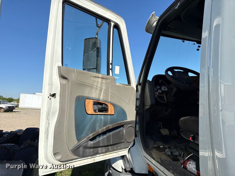 image for item DZ4456 2016 International ProStar Plus semi truck