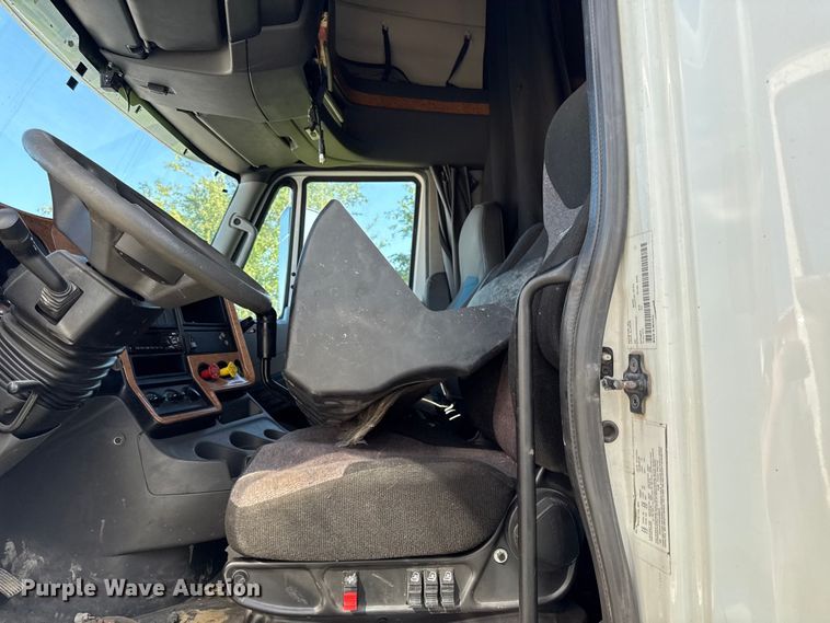image for item DZ4456 2016 International ProStar Plus semi truck