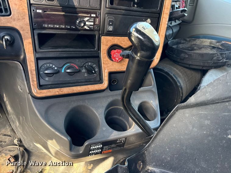 image for item DZ4456 2016 International ProStar Plus semi truck