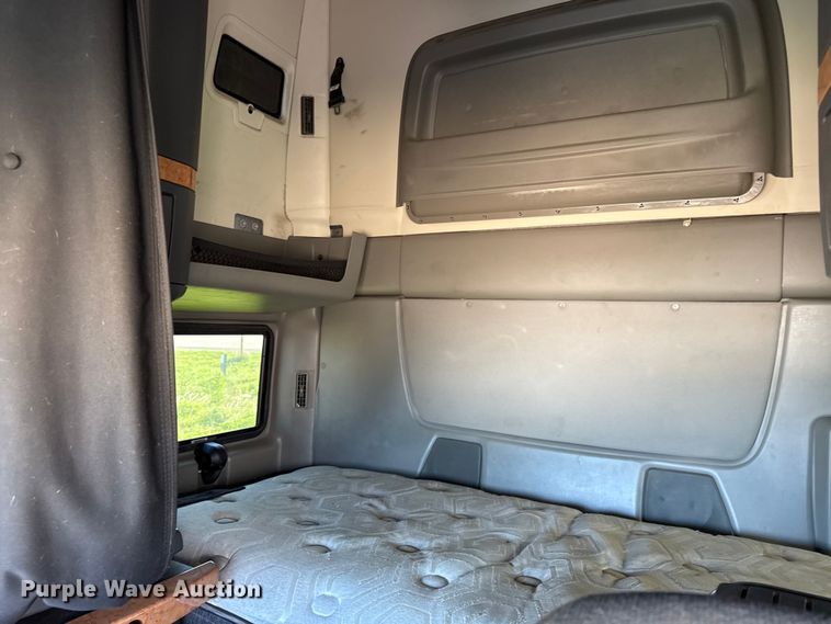 image for item DZ4456 2016 International ProStar Plus semi truck