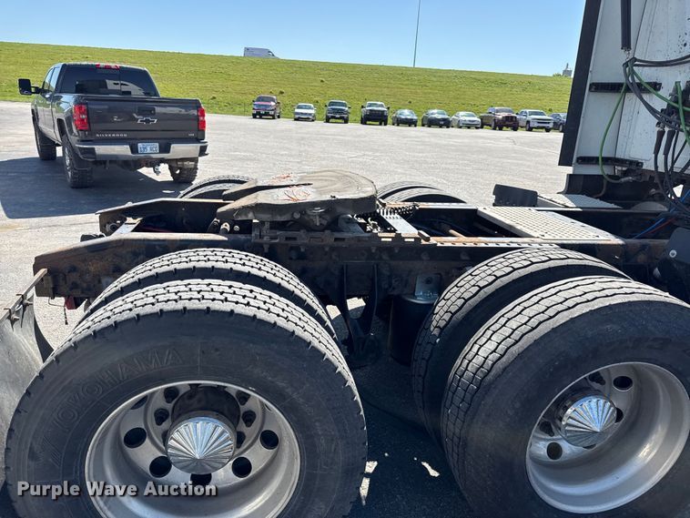 image for item DZ4457 2016 International ProStar Plus semi truck
