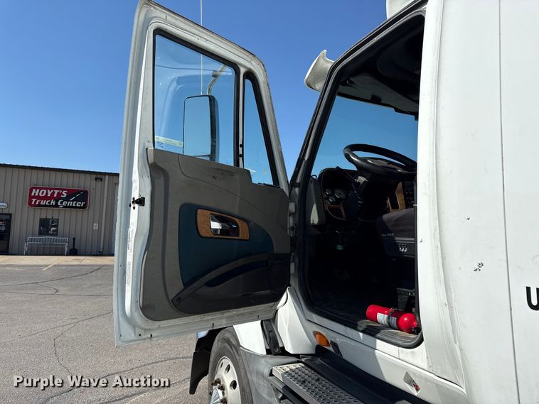 image for item DZ4457 2016 International ProStar Plus semi truck