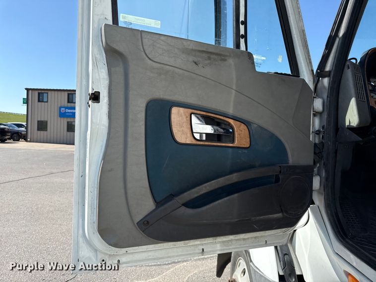 image for item DZ4457 2016 International ProStar Plus semi truck