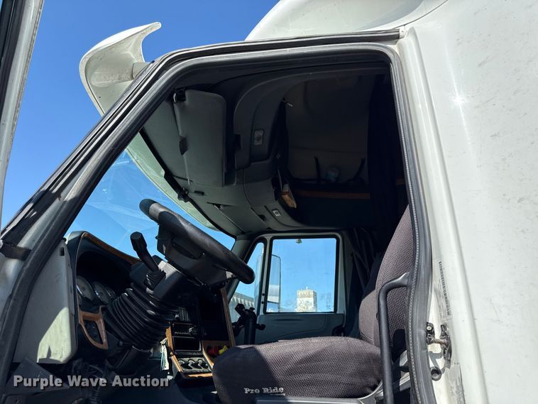 image for item DZ4457 2016 International ProStar Plus semi truck