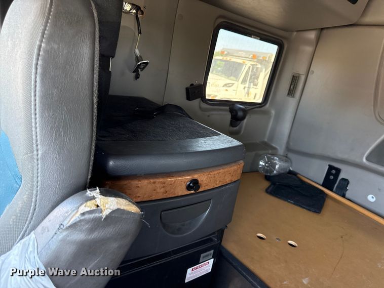 image for item DZ4457 2016 International ProStar Plus semi truck