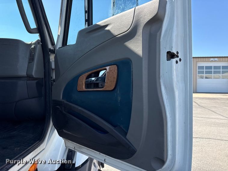 image for item DZ4457 2016 International ProStar Plus semi truck