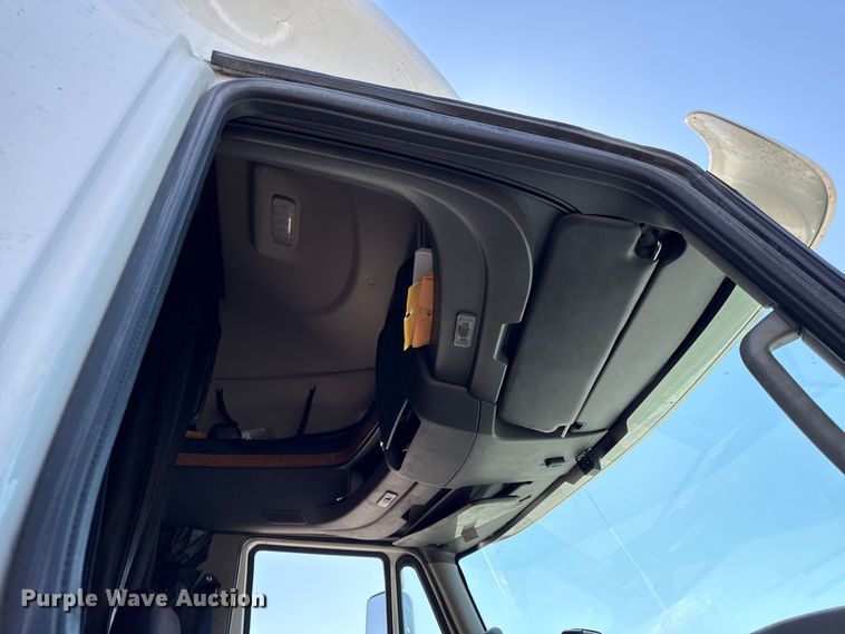 image for item DZ4457 2016 International ProStar Plus semi truck