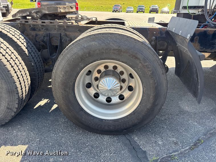 image for item DZ4457 2016 International ProStar Plus semi truck