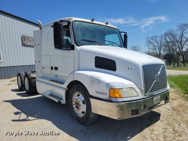 image for item DZ7059 1998 Vovlo semi truck