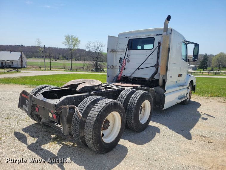 image for item DZ7059 1998 Vovlo semi truck