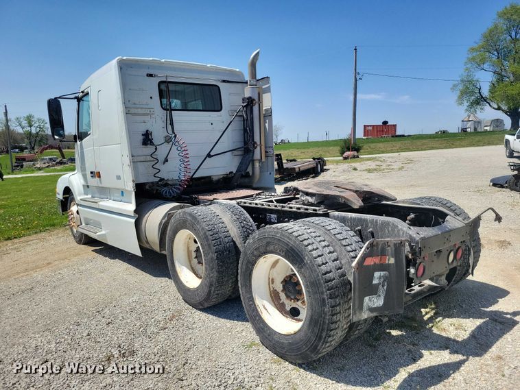 image for item DZ7059 1998 Vovlo semi truck