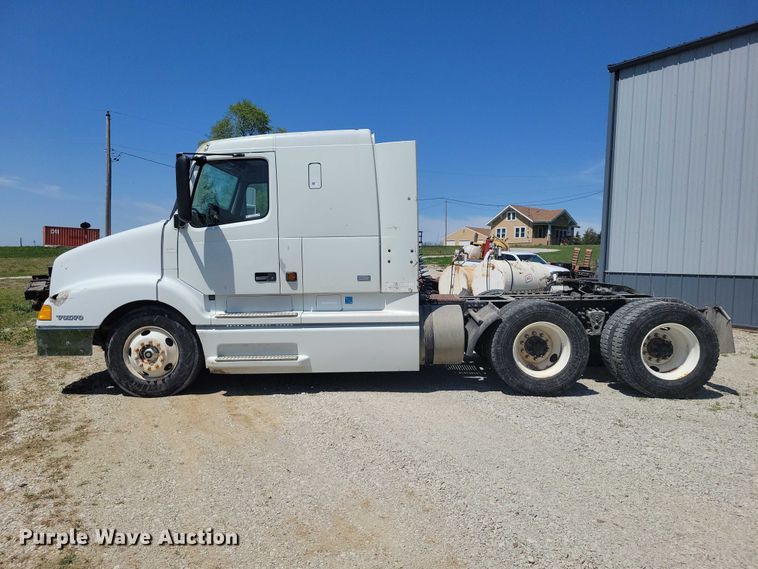 image for item DZ7059 1998 Vovlo semi truck