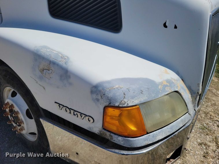 image for item DZ7059 1998 Vovlo semi truck