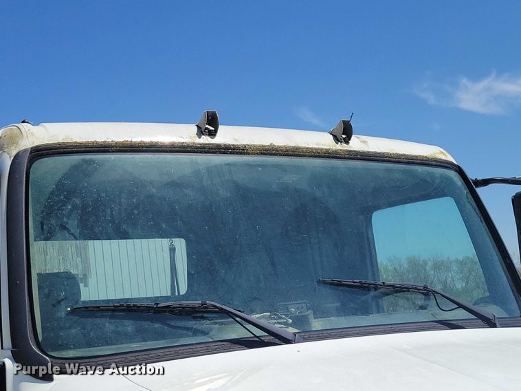 image for item DZ7059 1998 Vovlo semi truck