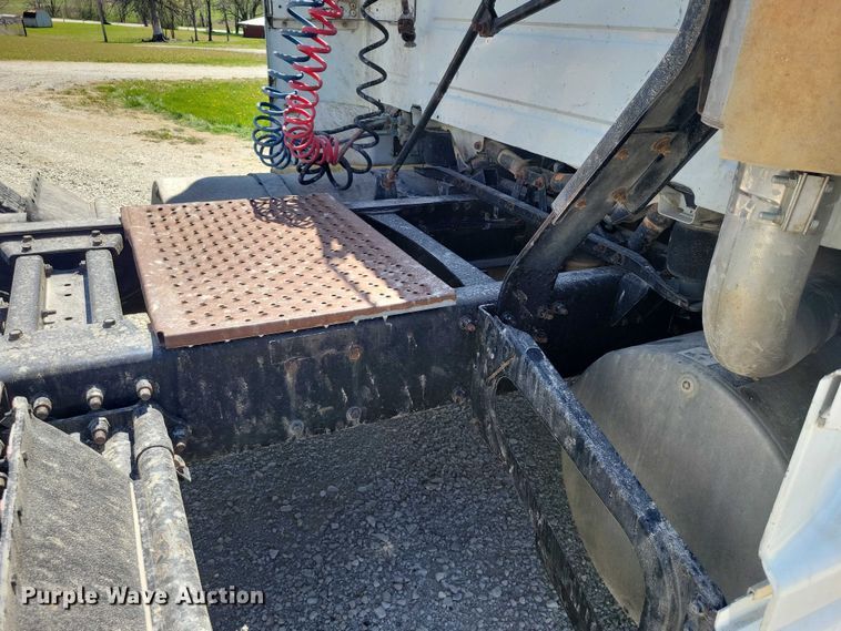 image for item DZ7059 1998 Vovlo semi truck