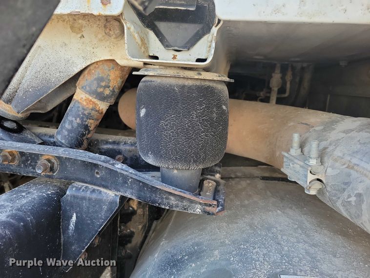 image for item DZ7059 1998 Vovlo semi truck