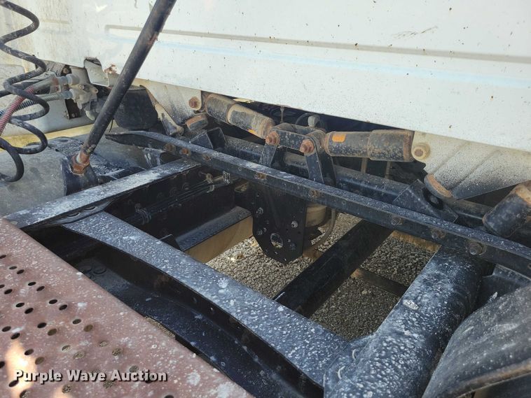 image for item DZ7059 1998 Vovlo semi truck