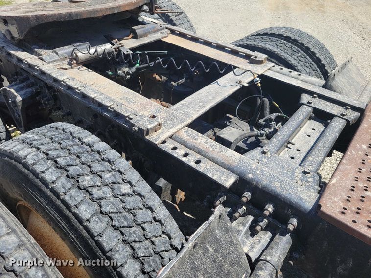 image for item DZ7059 1998 Vovlo semi truck