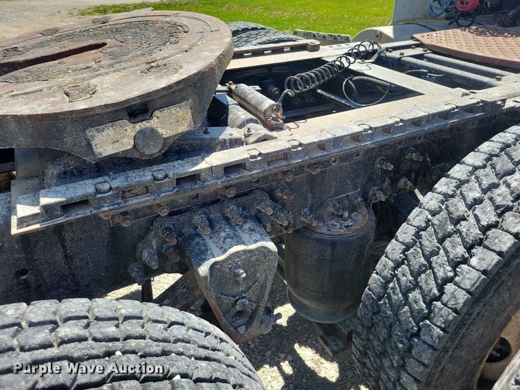 image for item DZ7059 1998 Vovlo semi truck