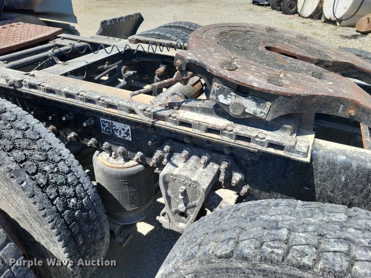 image for item DZ7059 1998 Vovlo semi truck