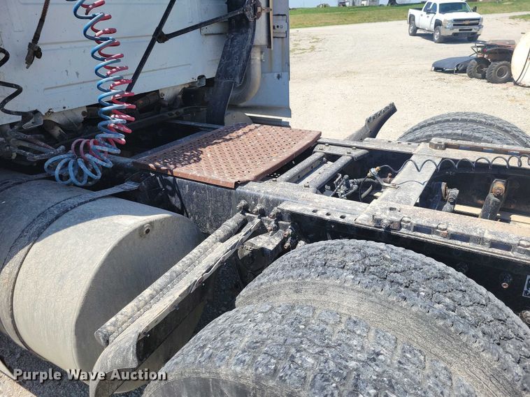 image for item DZ7059 1998 Vovlo semi truck