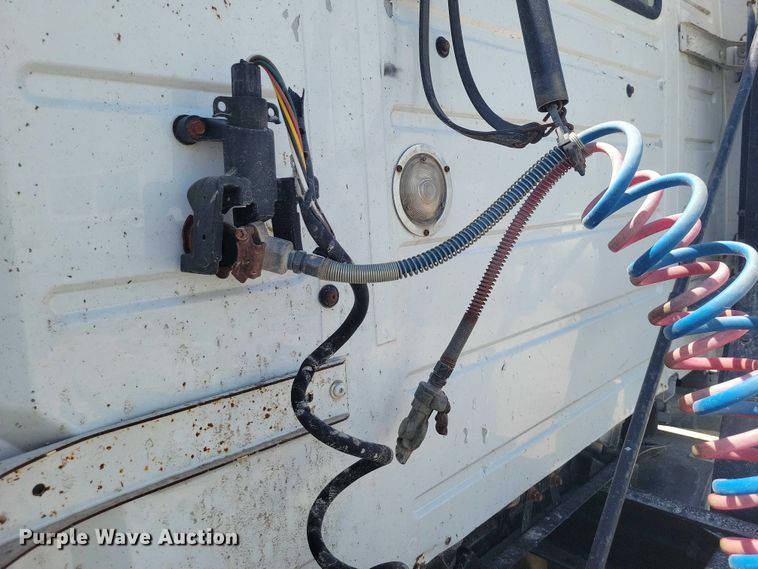 image for item DZ7059 1998 Vovlo semi truck