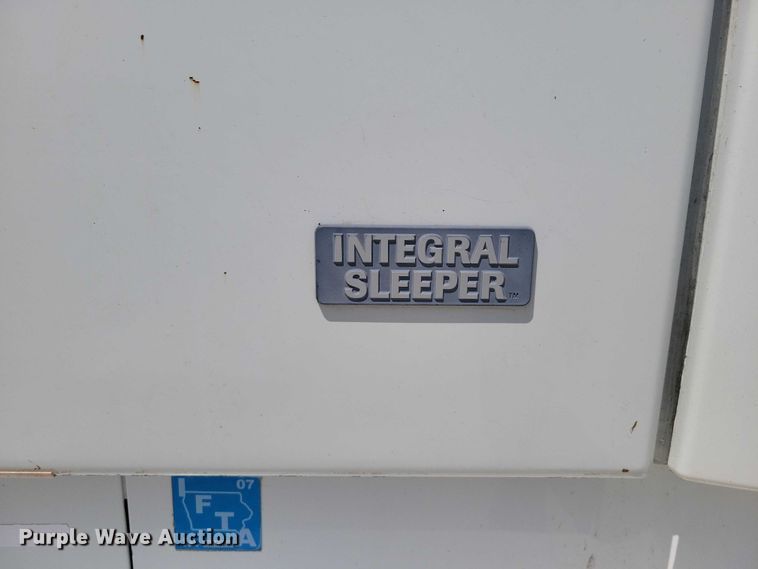 image for item DZ7059 1998 Vovlo semi truck