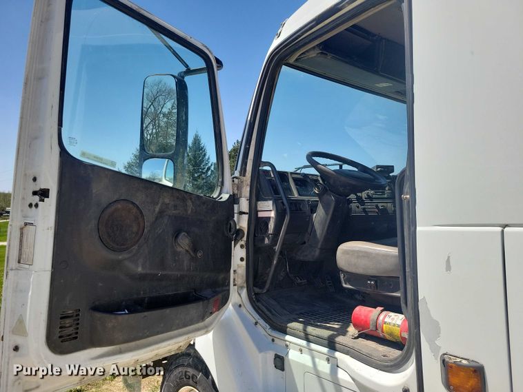 image for item DZ7059 1998 Vovlo semi truck