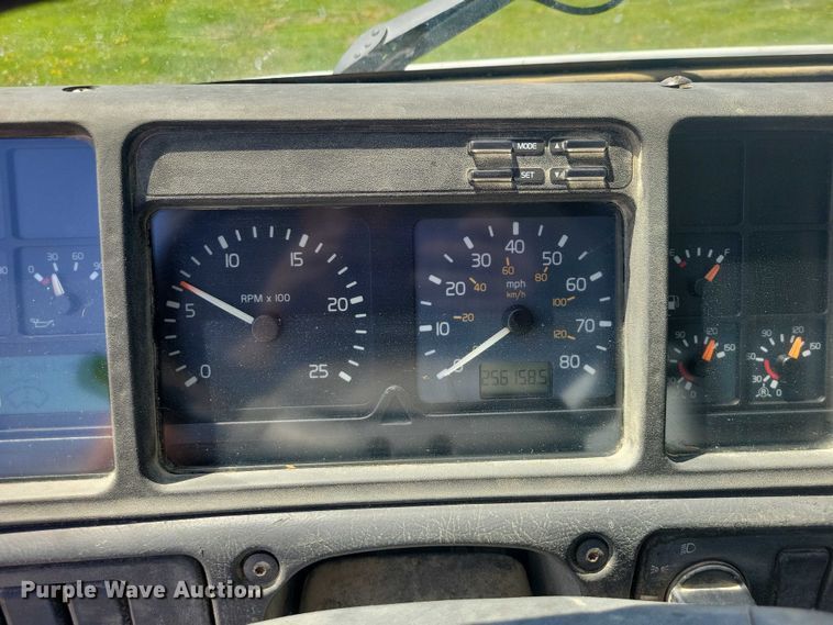 image for item DZ7059 1998 Vovlo semi truck