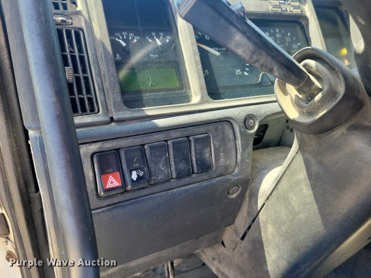 image for item DZ7059 1998 Vovlo semi truck