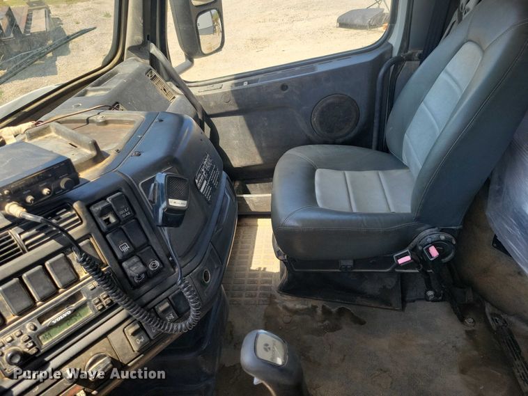 image for item DZ7059 1998 Vovlo semi truck