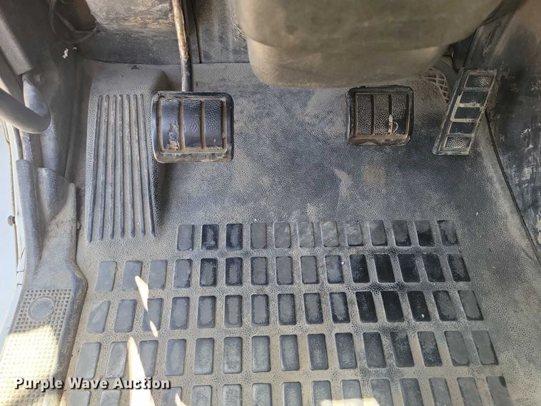 image for item DZ7059 1998 Vovlo semi truck