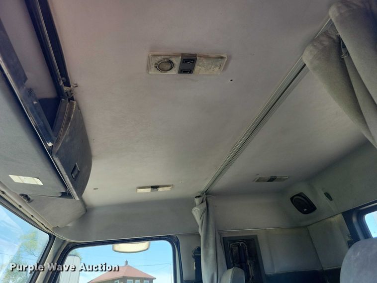 image for item DZ7059 1998 Vovlo semi truck