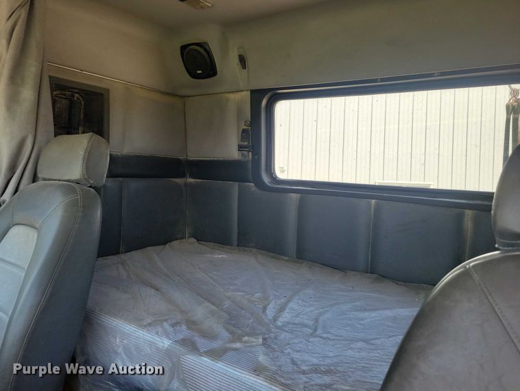 image for item DZ7059 1998 Vovlo semi truck