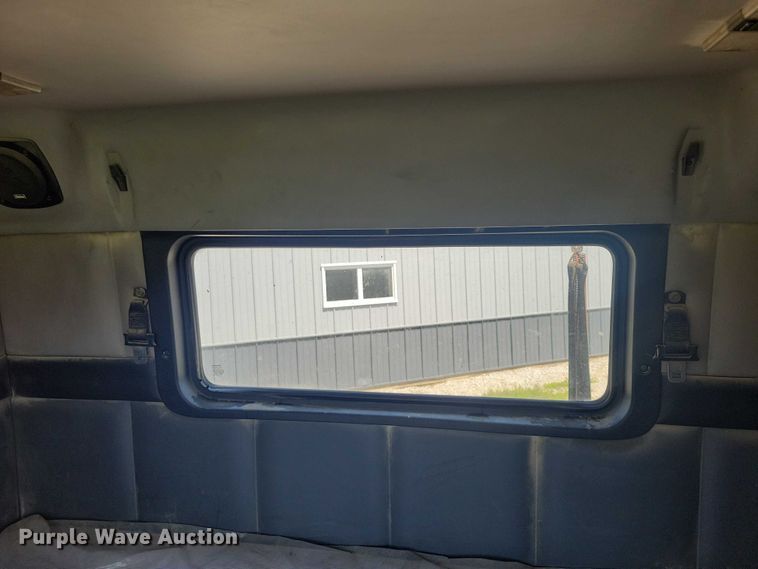 image for item DZ7059 1998 Vovlo semi truck