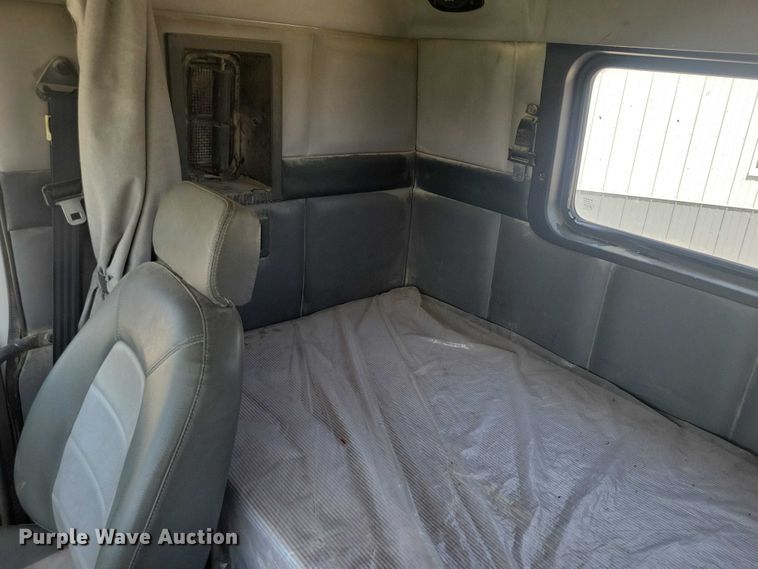 image for item DZ7059 1998 Vovlo semi truck