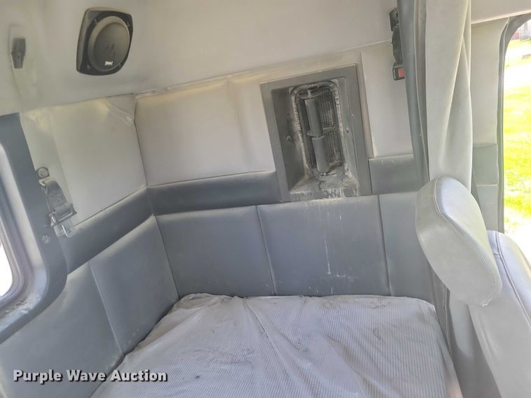 image for item DZ7059 1998 Vovlo semi truck