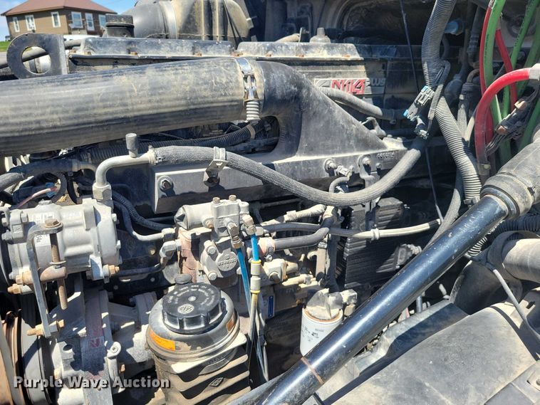 image for item DZ7059 1998 Vovlo semi truck