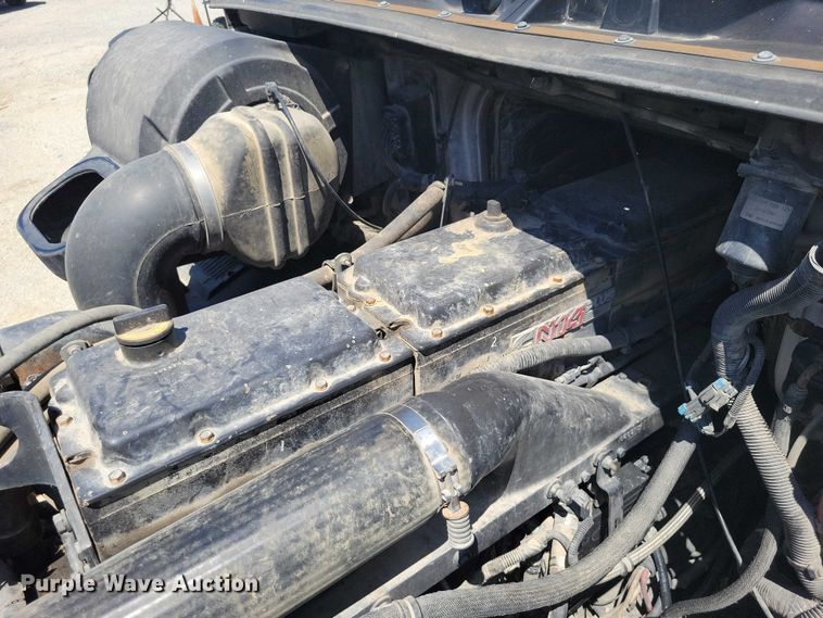 image for item DZ7059 1998 Vovlo semi truck