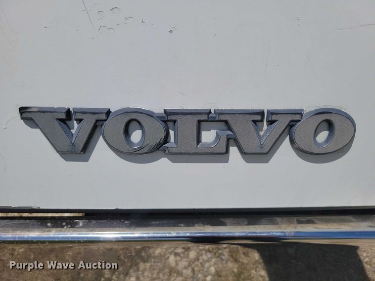 image for item DZ7059 1998 Vovlo semi truck