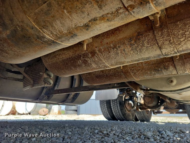 image for item DZ7059 1998 Vovlo semi truck