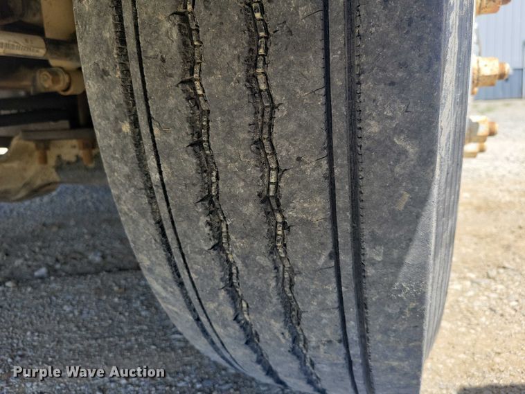 image for item DZ7059 1998 Vovlo semi truck