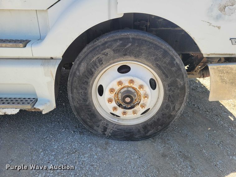 image for item DZ7059 1998 Vovlo semi truck