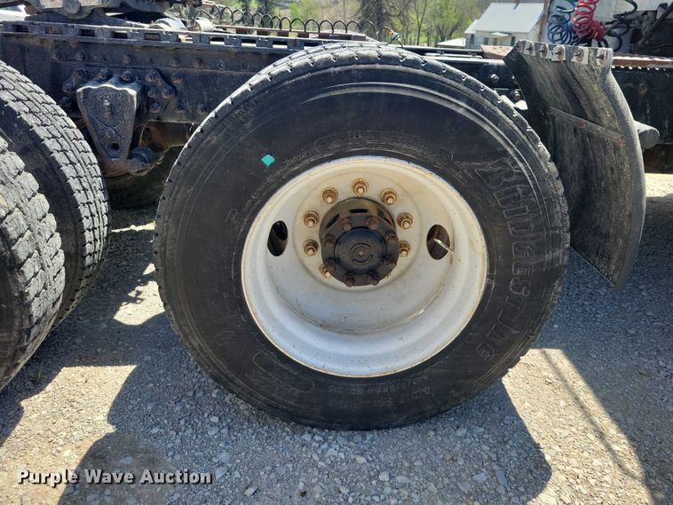 image for item DZ7059 1998 Vovlo semi truck