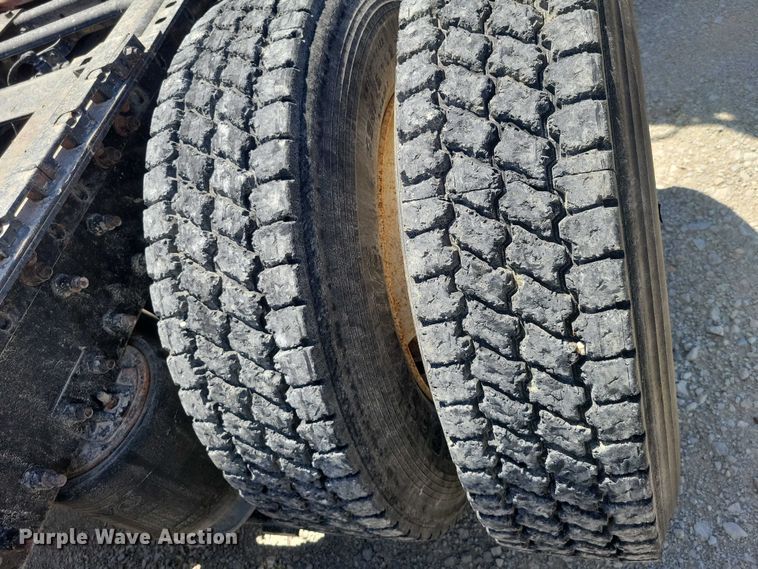 image for item DZ7059 1998 Vovlo semi truck